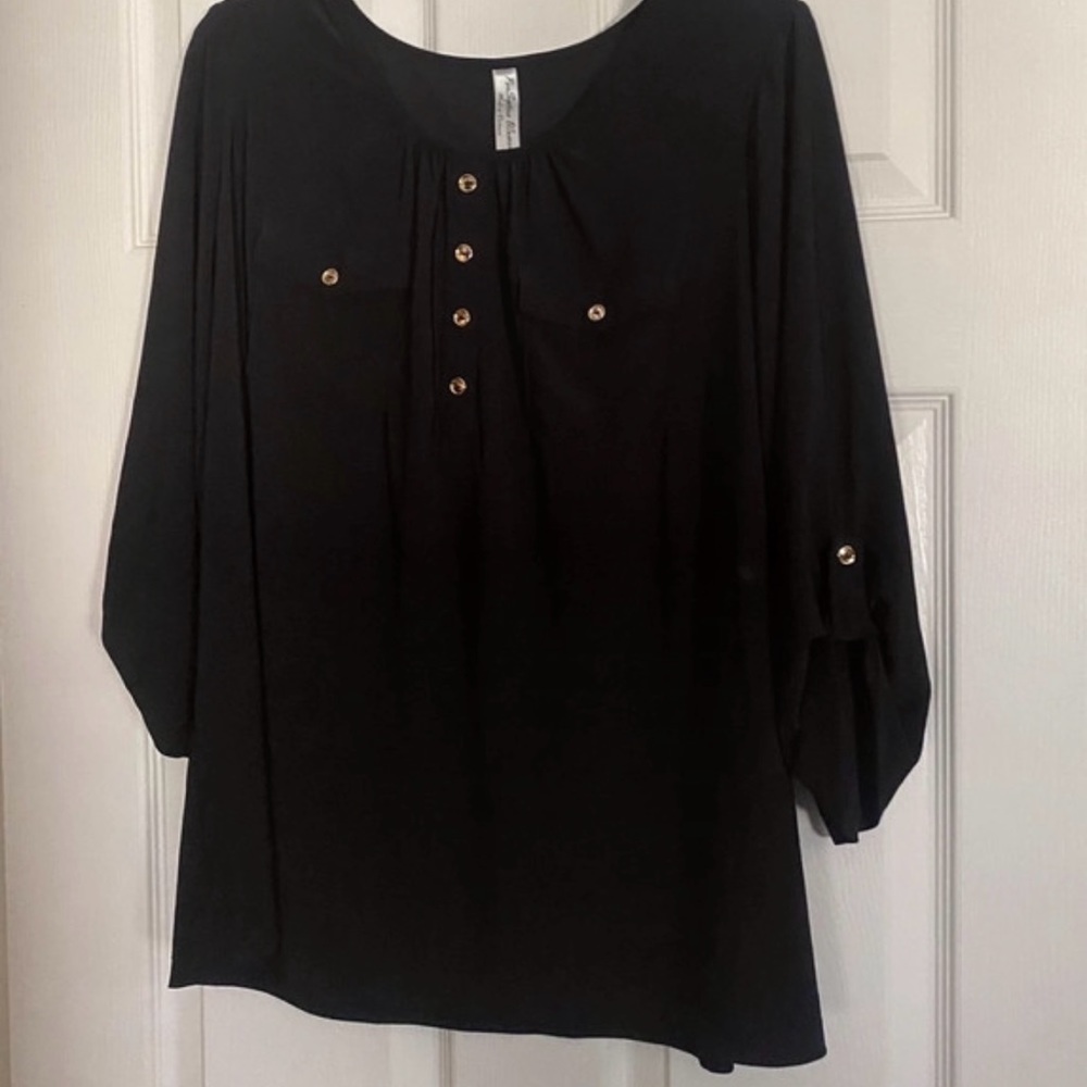 Perseption short sleeve woman’s blouse is a size x1.